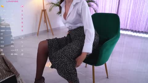 Snapshot of vivian_cb chatting on 12/15/24, 05:13 Vivian online show from 12/15/24, 05:13