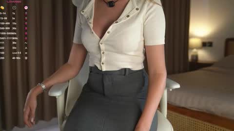 Snapshot of vivian_cb chatting on 11/19/25, 08:14 Vivian online show from 11/19/25, 08:14