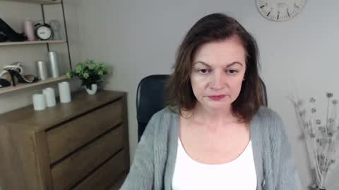 Vivian online show from 12/18/24, 05:48