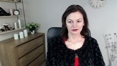 Vivian online show from 12/30/24, 06:42