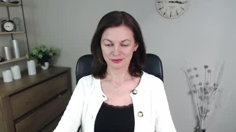 Vivian online show from 01/16/25, 10:10