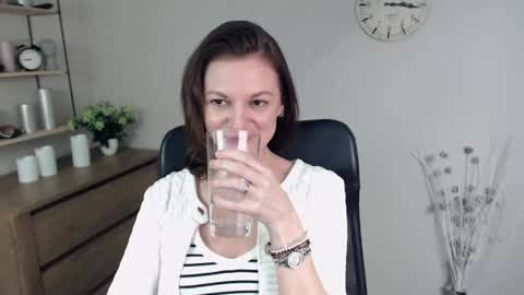 Vivian online show from 01/17/25, 02:28