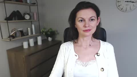 Vivian online show from 01/31/25, 05:42