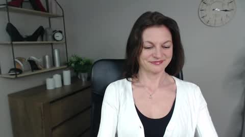 Vivian online show from 02/28/25, 02:09