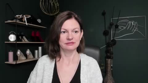 Vivian online show from 10/20/25, 05:52