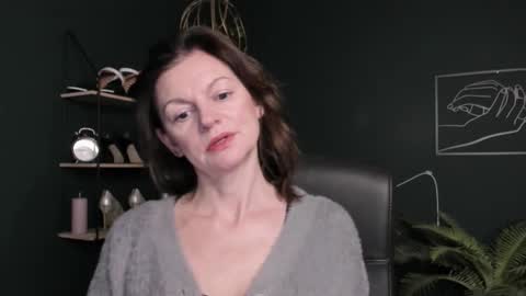 Vivian online show from 10/24/25, 06:43