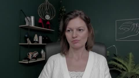 Vivian online show from 11/27/25, 07:32