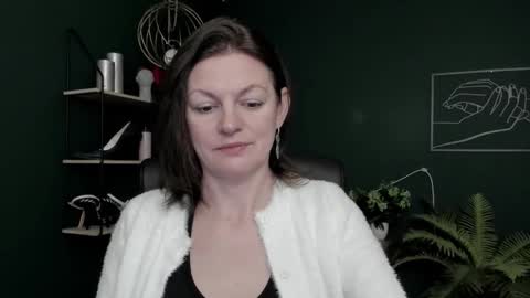 Vivian online show from 02/16/26, 07:48