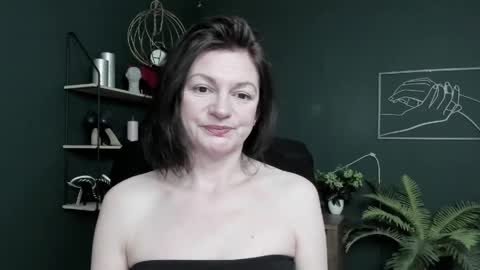 Vivian online show from 05/14/26, 11:39