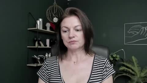 Vivian online show from 05/30/26, 08:44