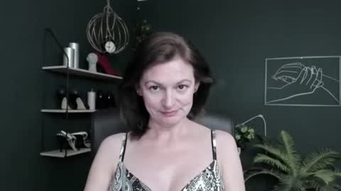 Vivian online show from 06/26/26, 05:56