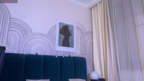 Vivian Evans online show from 12/01/25, 01:43