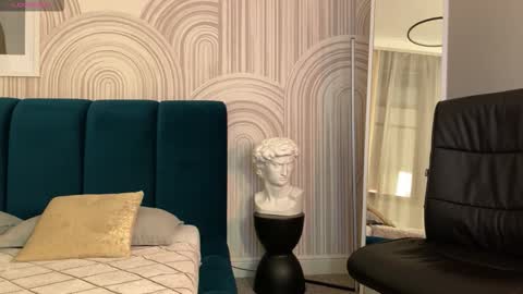 Vivian Evans online show from 02/07/26, 12:14