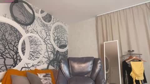 Vivian Evans online show from 05/13/26, 01:03
