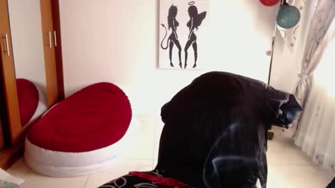 Snapshot of vivian_milf_paint chatting on 11/27/25, 01:13 vivian_milf_paint online show from 11/27/25, 01:13