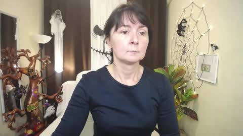 vivianguchih online show from 10/12/25, 06:23