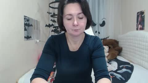 vivianguchih online show from 11/01/25, 12:51