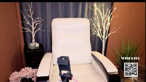 Snapshot of vivianluxe chatting on 02/17/26, 12:51 VivianLuxe online show from 02/17/26, 12:51