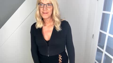 Snapshot of viviannexxx2022 chatting on 12/24/24, 06:28 Vivlove online show from 12/24/24, 06:28