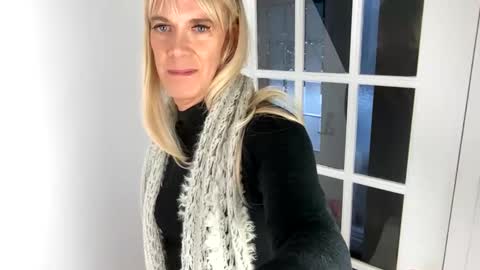 Snapshot of viviannexxx2022 chatting on 12/28/24, 08:58 Vivlove online show from 12/28/24, 08:58