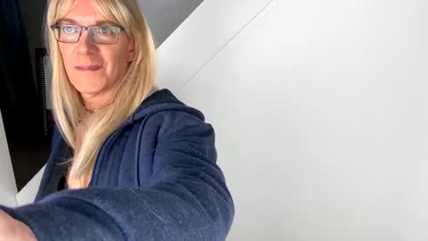 Snapshot of viviannexxx2022 chatting on 01/10/25, 07:32 Vivlove online show from 01/10/25, 07:32