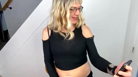 Snapshot of viviannexxx2022 chatting on 01/24/25, 06:56 Vivlove online show from 01/24/25, 06:56