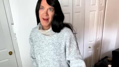 Snapshot of viviannexxx2022 chatting on 02/02/25, 06:42 Vivlove online show from 02/02/25, 06:42