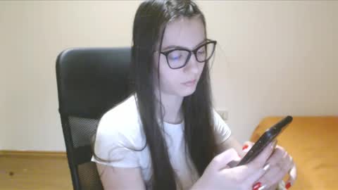 Snapshot of vivianngray chatting on 02/09/25, 06:05 Vivian Gray online show from 02/09/25, 06:05