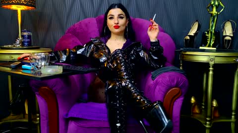 Snapshot of vivianreeve chatting on 12/11/24, 06:31 Vivian Reeve online show from 12/11/24, 06:31