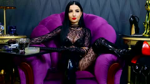 Snapshot of vivianreeve chatting on 02/19/25, 04:11 Vivian Reeve online show from 02/19/25, 04:11