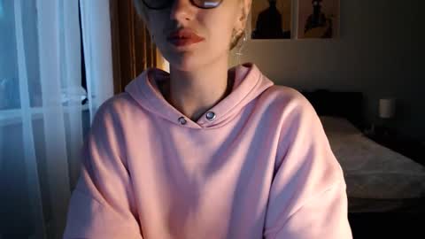 VI       online show from 03/04/25, 05:32