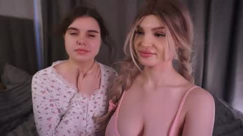 Nelly and Mari online show from 07/08/26, 10:53