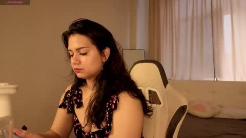 Snapshot of vivien_ross chatting on 06/09/26, 12:55 vivien_ross online show from 06/09/26, 12:55