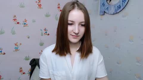 vivienalles_ online show from 12/02/24, 07:58