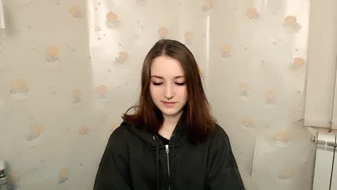 vivienalles_ online show from 12/05/24, 02:22
