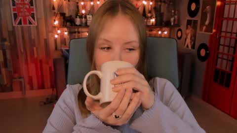 Snapshot of vivienleeigh chatting on 12/24/24, 01:28 Vivien online show from 12/24/24, 01:28