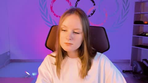 Snapshot of vivienleeigh chatting on 12/25/24, 04:11 Vivien online show from 12/25/24, 04:11