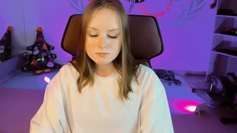 Snapshot of vivienleeigh chatting on 12/26/24, 05:40 Vivien online show from 12/26/24, 05:40