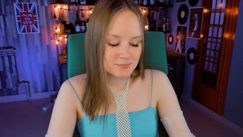 Snapshot of vivienleeigh chatting on 12/30/24, 03:24 Vivien online show from 12/30/24, 03:24