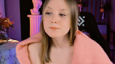 Snapshot of vivienleeigh chatting on 01/24/25, 08:00 Vivien online show from 01/24/25, 08:00