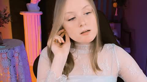 Snapshot of vivienleeigh chatting on 02/05/25, 01:33 Vivien online show from 02/05/25, 01:33