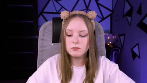 Snapshot of vivienleeigh chatting on 02/13/25, 04:50 Vivien online show from 02/13/25, 04:50