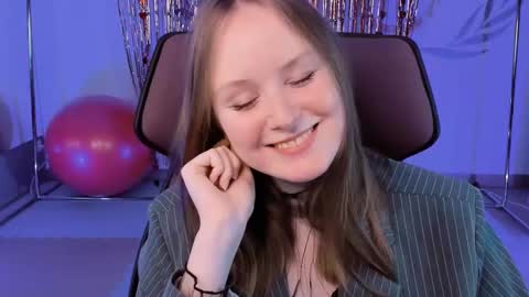 Snapshot of vivienleeigh chatting on 02/16/25, 12:10 Vivien online show from 02/16/25, 12:10