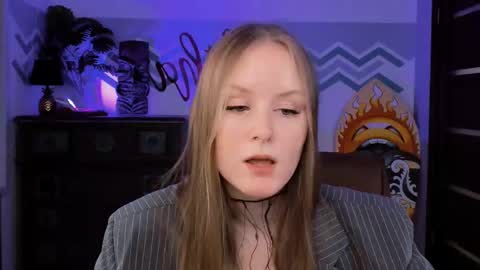 Snapshot of vivienleeigh chatting on 02/23/25, 12:16 Vivien online show from 02/23/25, 12:16