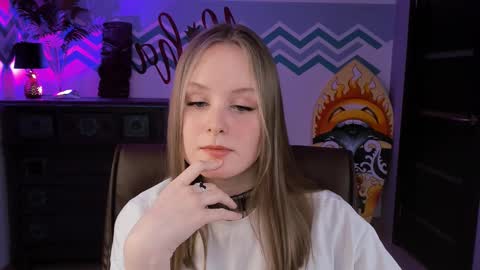 Snapshot of vivienleeigh chatting on 03/02/25, 06:19 Vivien online show from 03/02/25, 06:19