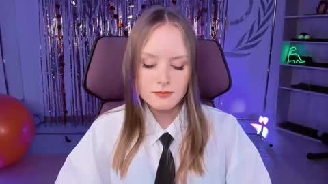 Snapshot of vivienleeigh chatting on 03/09/25, 06:21 Vivien online show from 03/09/25, 06:21