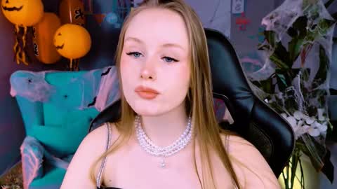 Snapshot of vivienleeigh chatting on 10/18/25, 09:21 Vivien online show from 10/18/25, 09:21