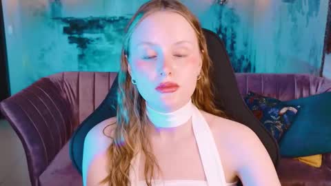 Snapshot of vivienleeigh chatting on 11/01/25, 05:37 Vivien online show from 11/01/25, 05:37