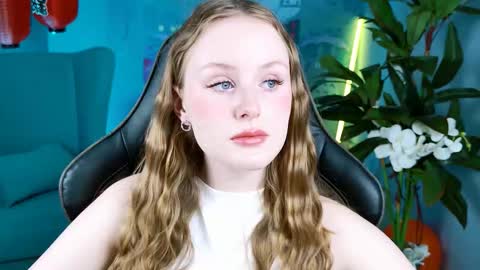 Snapshot of vivienleeigh chatting on 11/04/25, 09:08 Vivien online show from 11/04/25, 09:08