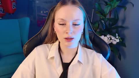 Snapshot of vivienleeigh chatting on 11/10/25, 10:14 Vivien online show from 11/10/25, 10:14